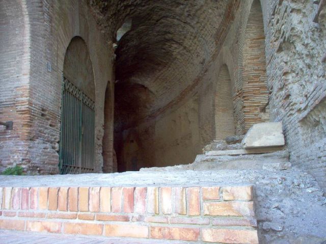 Pouzzoles - L'amphithtre - Galerie et emplacement des monte-charges